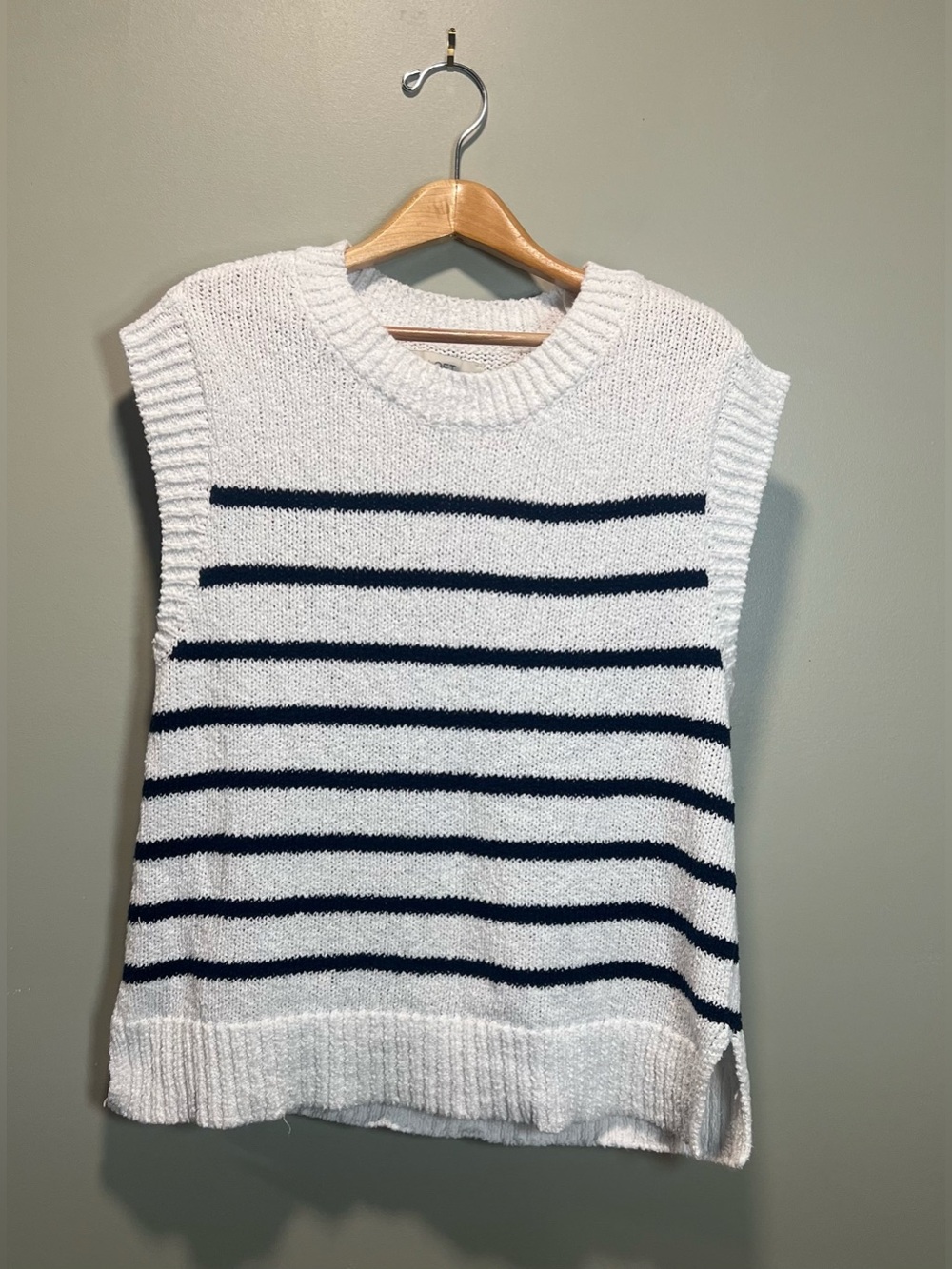 Loft Sleeveless White Navy Striped Knit Sweater
oversized 
Large